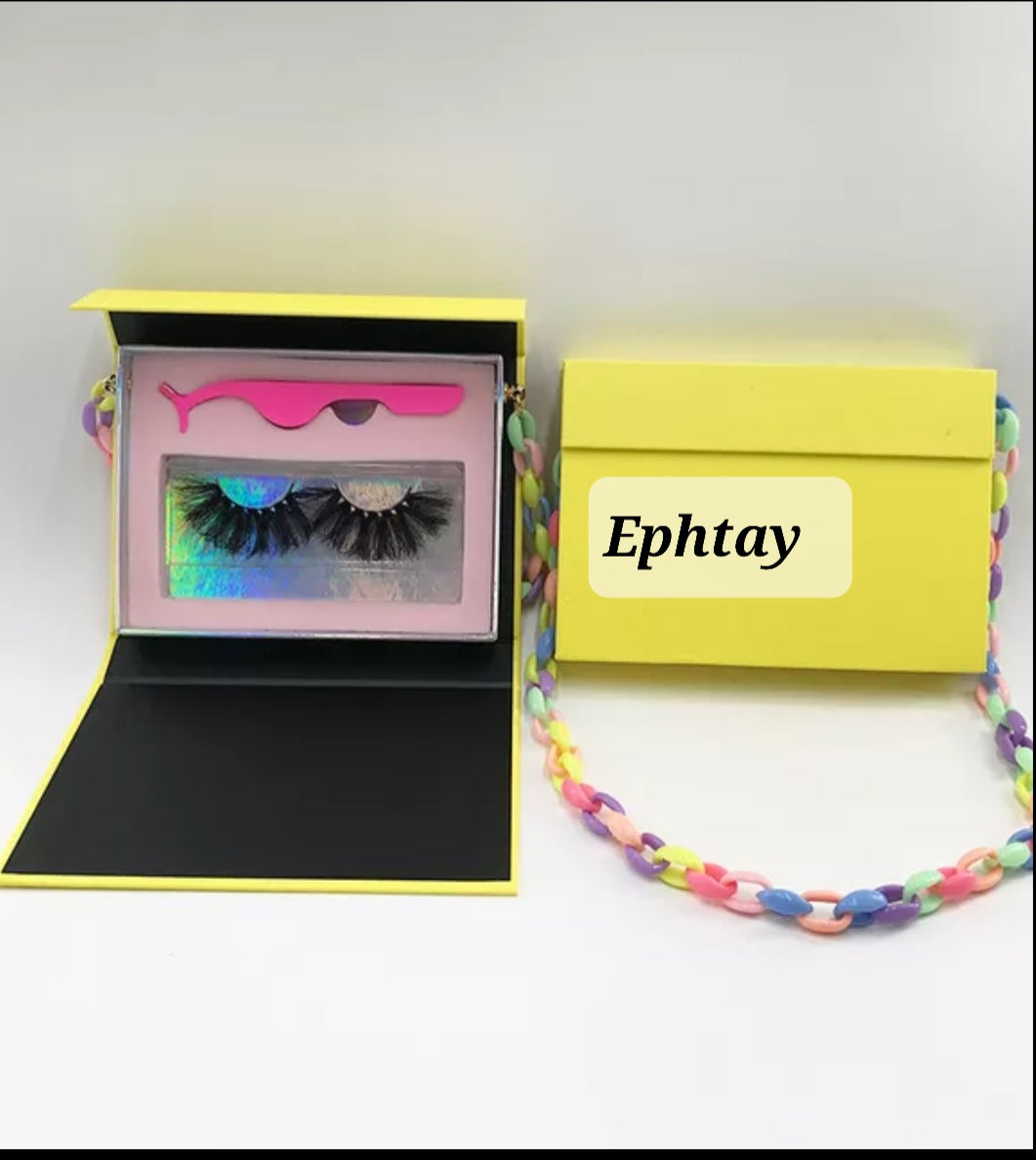Chain lashes book dramatic packing box.