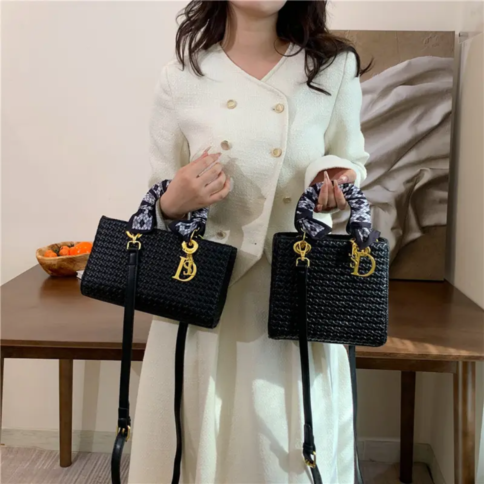 Luxury Textured Handbag with Shoulder Strap  image 3