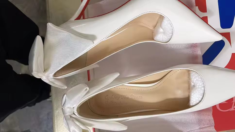 White high-heeled shoes for ladies' rubber image 2